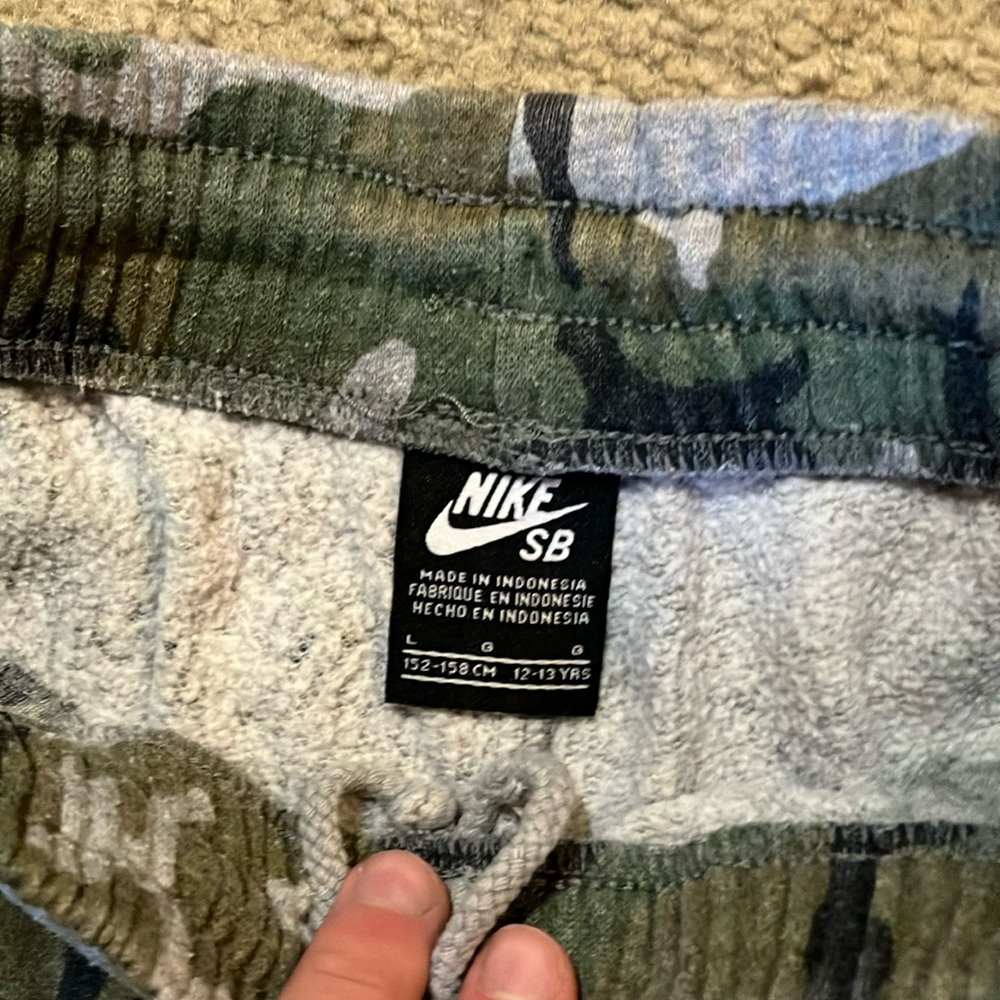 Nike Kids Camouflage Joggers with Logo - Picture 3 of 4